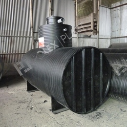 Горизонтальный резервуар с колодцем обслуживания топливный POLEX PLAST-DT 5 куб.м.